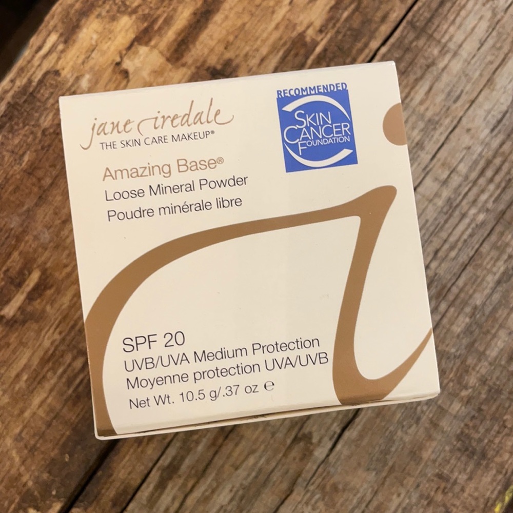 Jane Iredale loose powder.